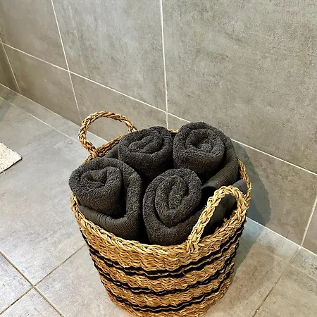 Bas De Avec Jardin Idealement Situe Entre Ajaccio Et Porticcio