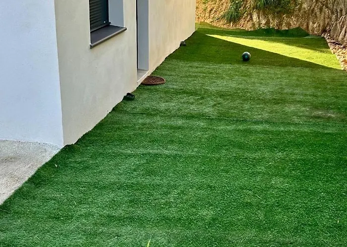 Bas De Avec Jardin Idealement Situe Entre Ajaccio Et Porticcio Apartment Bastelicaccia