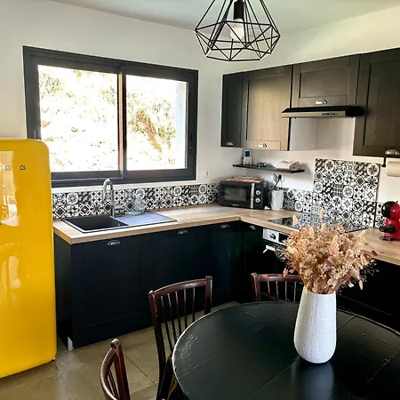 Bas De Avec Jardin Idealement Situe Entre Ajaccio Et Porticcio *