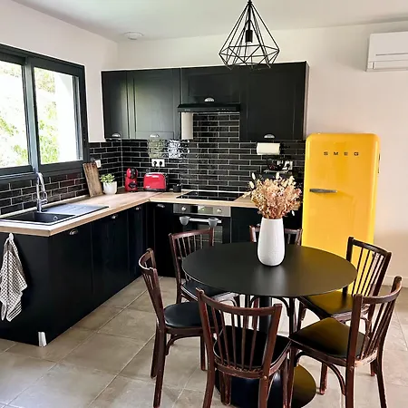 شقة Bas De Avec Jardin Idealement Situe Entre Ajaccio Et Porticcio