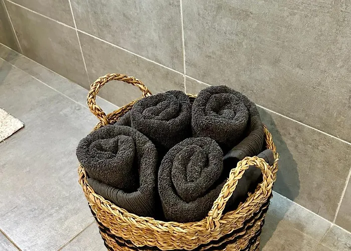 Bas De Avec Jardin Idealement Situe Entre Ajaccio Et Porticcio